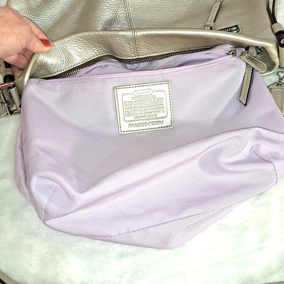 Metallic Coach Shoulder or Large Crossbody Mint Condition - Picture 12 of 16